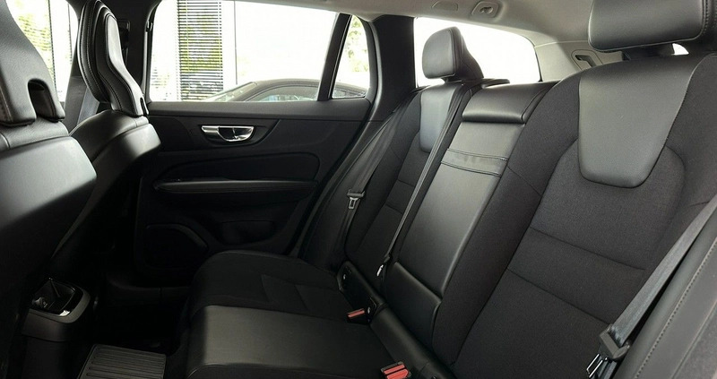 Volvo V60 cena 129900 przebieg: 164529, rok produkcji 2019 z Sztum małe 781